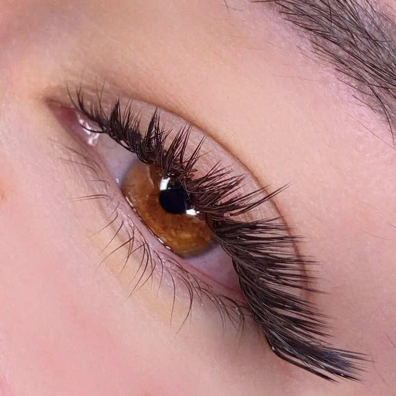 Natürliche Wimpernverlängerung Natürliche Wimpernverlängerung - Subtiler Look bei FALYN Innsbruck