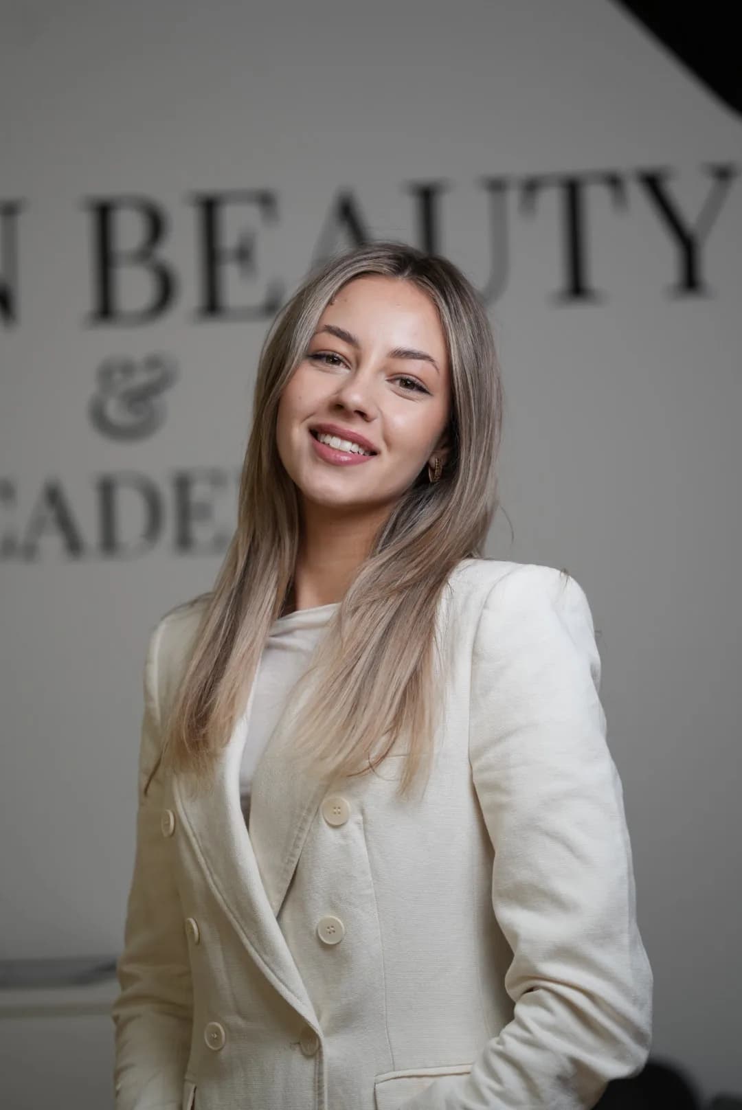 FALYN Academy — Ausbildung für Wimpern und Brauen in Innsbruck Elisabeth Faltynska, Gründerin der FALYN Academy in Innsbruck