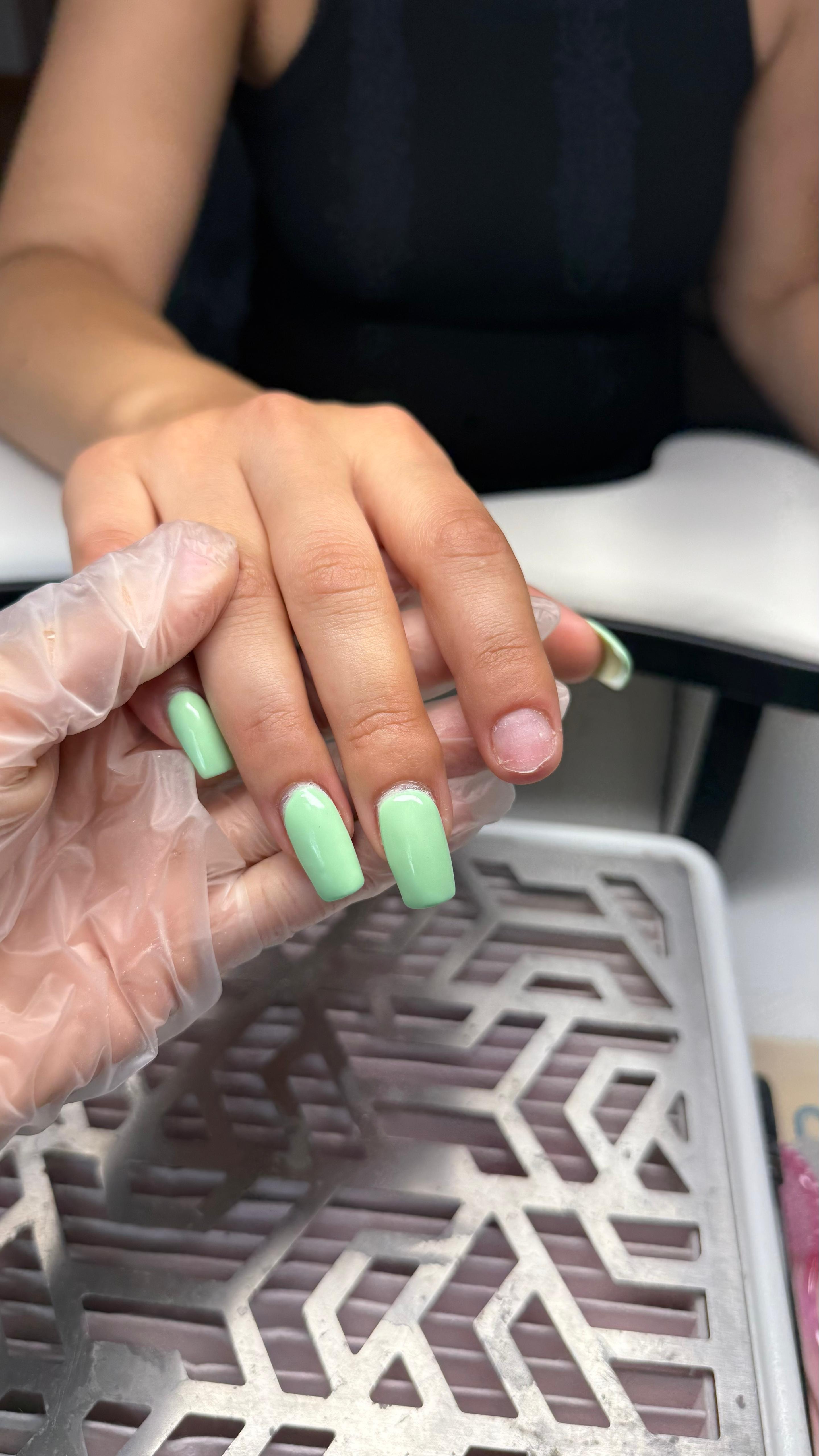 Professionelle Nagelarbeit nach FALYN Academy Ausbildung - Nachher Ergebnis