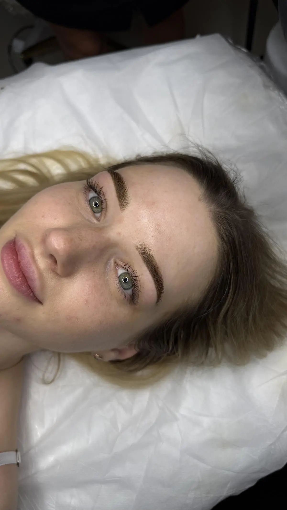 Professionelle Augenbrauenformung - Brow Lifting bei FALYN