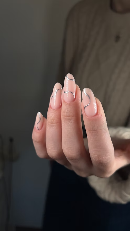 Elegante Nude Maniküre - Natürliches Nageldesign bei FALYN Innsbruck