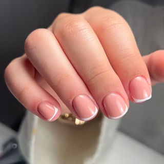 Minimalistisches Nail Art Design - Moderne Nagelkunst Innsbruck