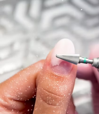 Professioneller Nagelfeile-Prozess - FALYN Academy Technik Training